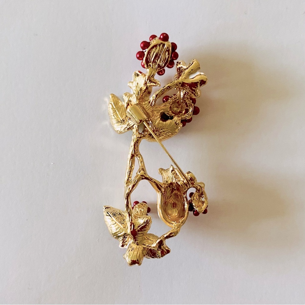 Little Mouse Picking Raspberries Brooch🐭🌿🌸 - Picture 2 of 2